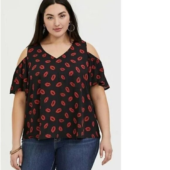 TORRID  Black & Red Lips Georgette Cold Shoulder Blouse Size 00 1= M/L   #V - Picture 1 of 8